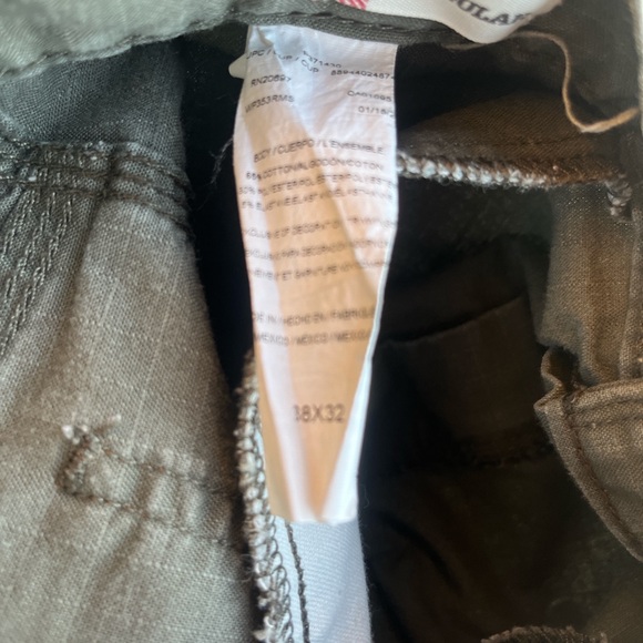 Grey Dickies Pants
#vintage #streetwear #thrift
38x32 - Picture 3 of 4